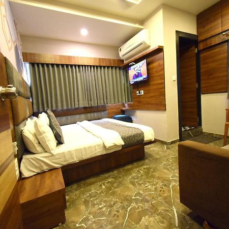 Hotel Lake Palace Ahmedabad Ngoại thất bức ảnh