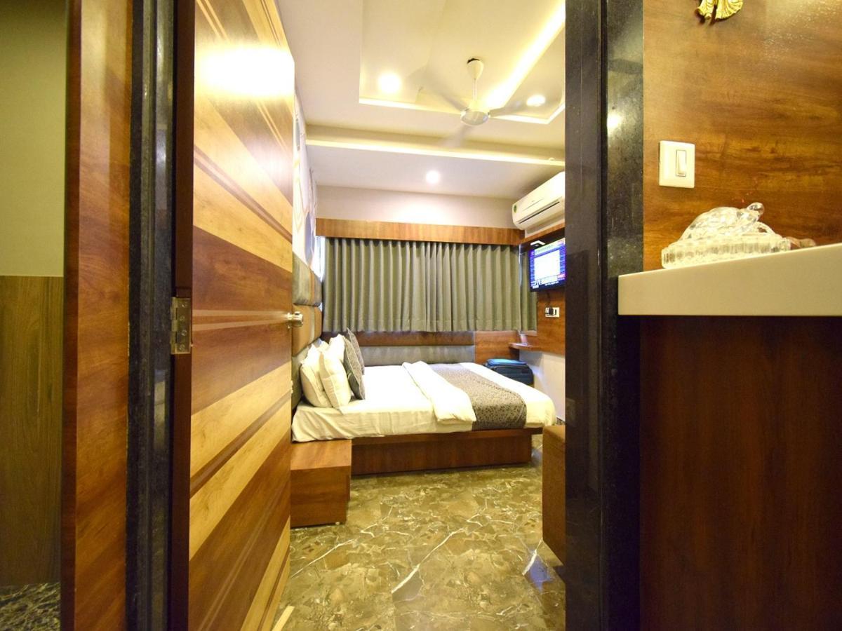 Hotel Lake Palace Ahmedabad Ngoại thất bức ảnh