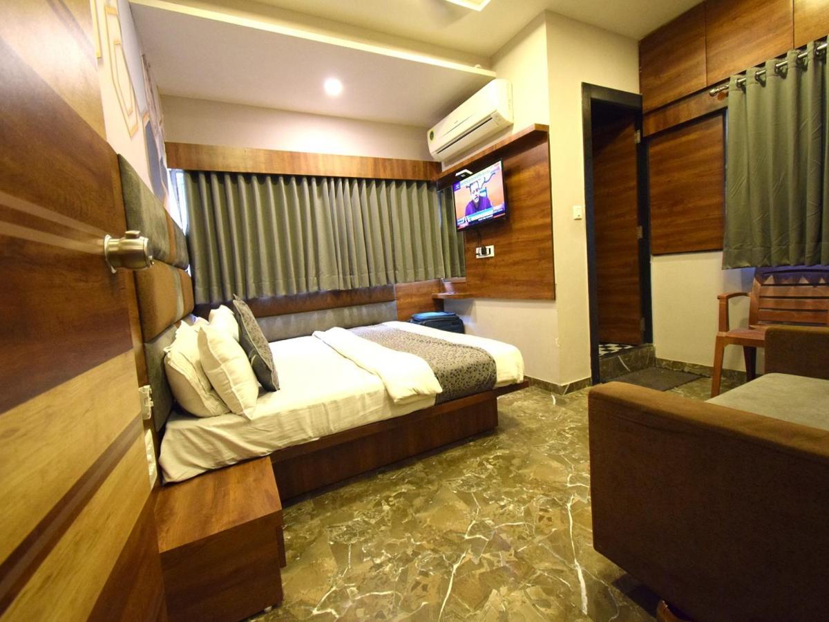 Hotel Lake Palace Ahmedabad Ngoại thất bức ảnh