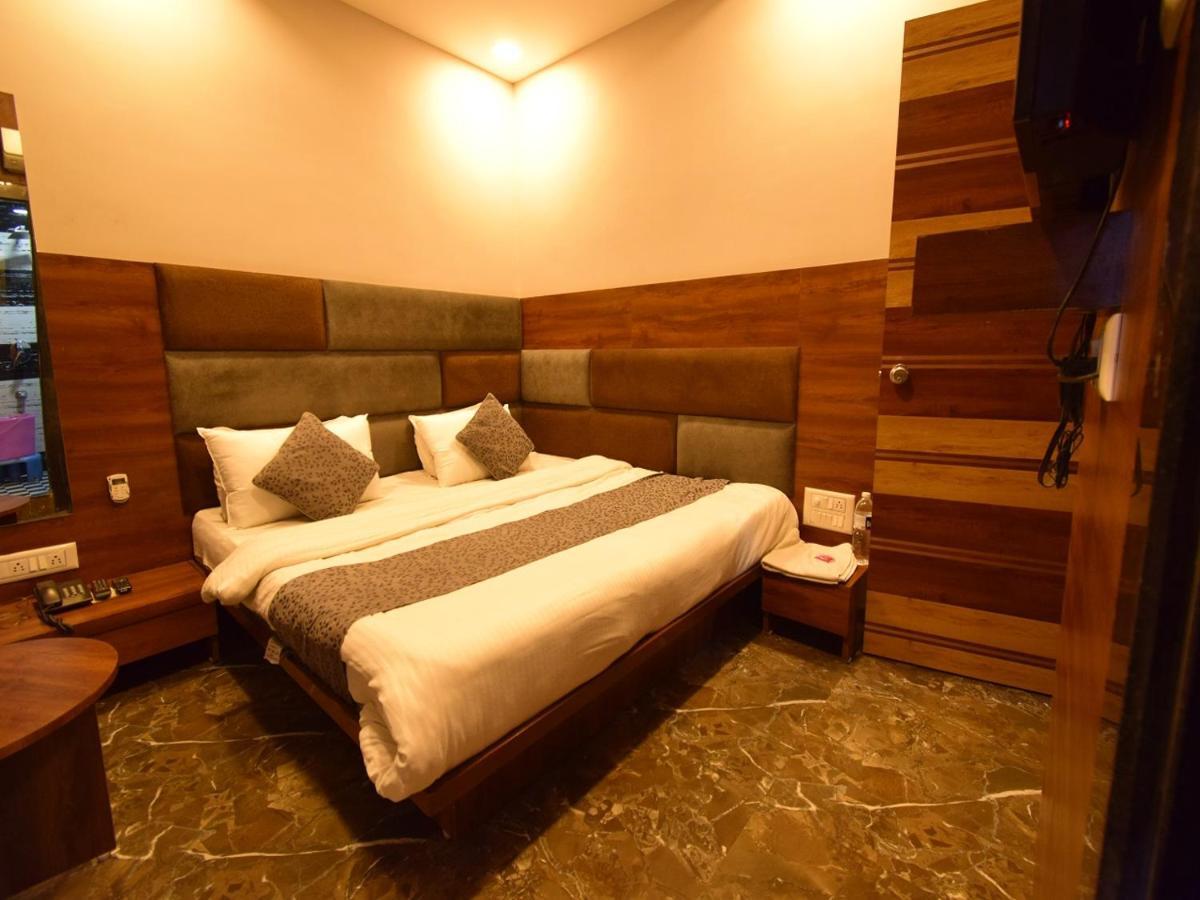 Hotel Lake Palace Ahmedabad Ngoại thất bức ảnh