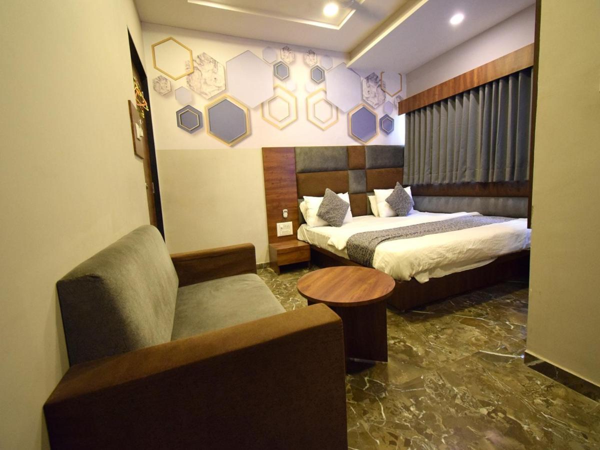Hotel Lake Palace Ahmedabad Ngoại thất bức ảnh