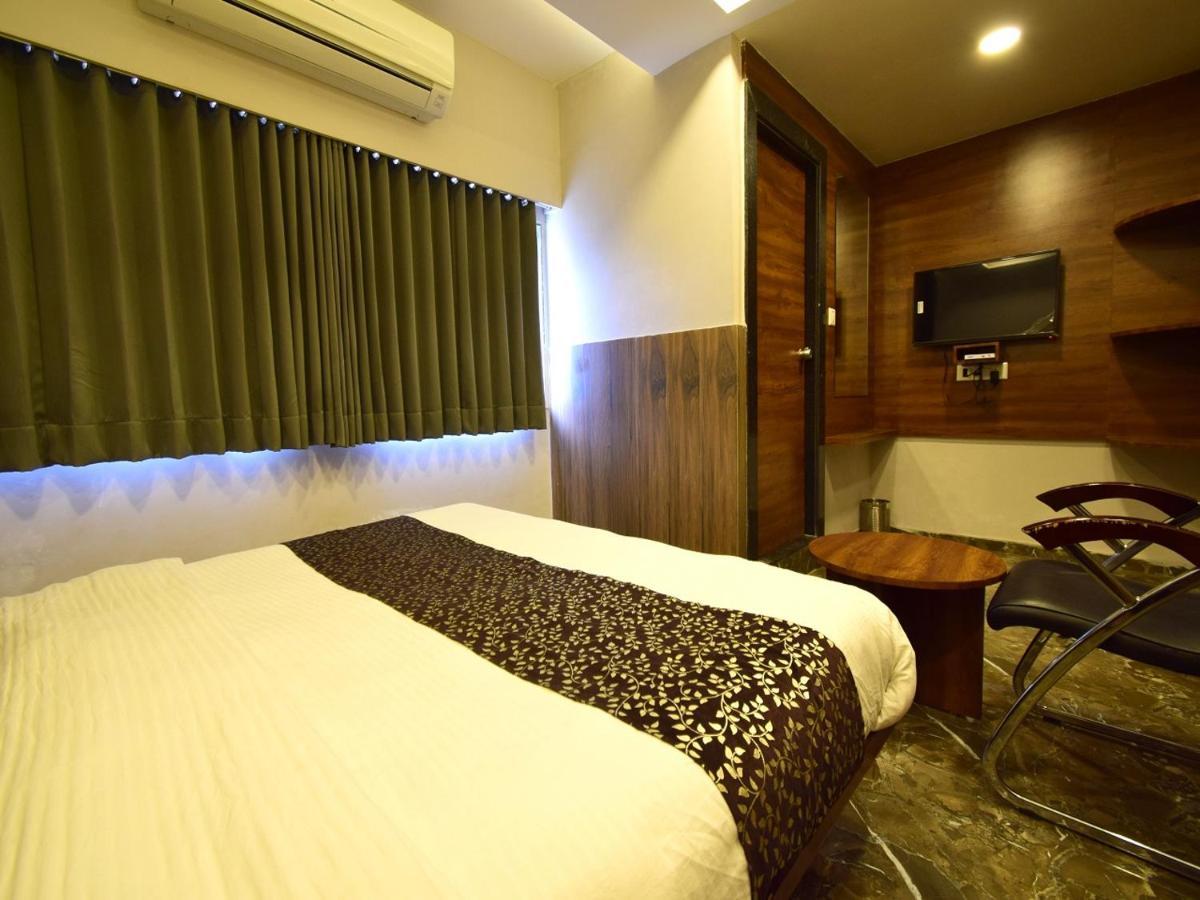 Hotel Lake Palace Ahmedabad Ngoại thất bức ảnh