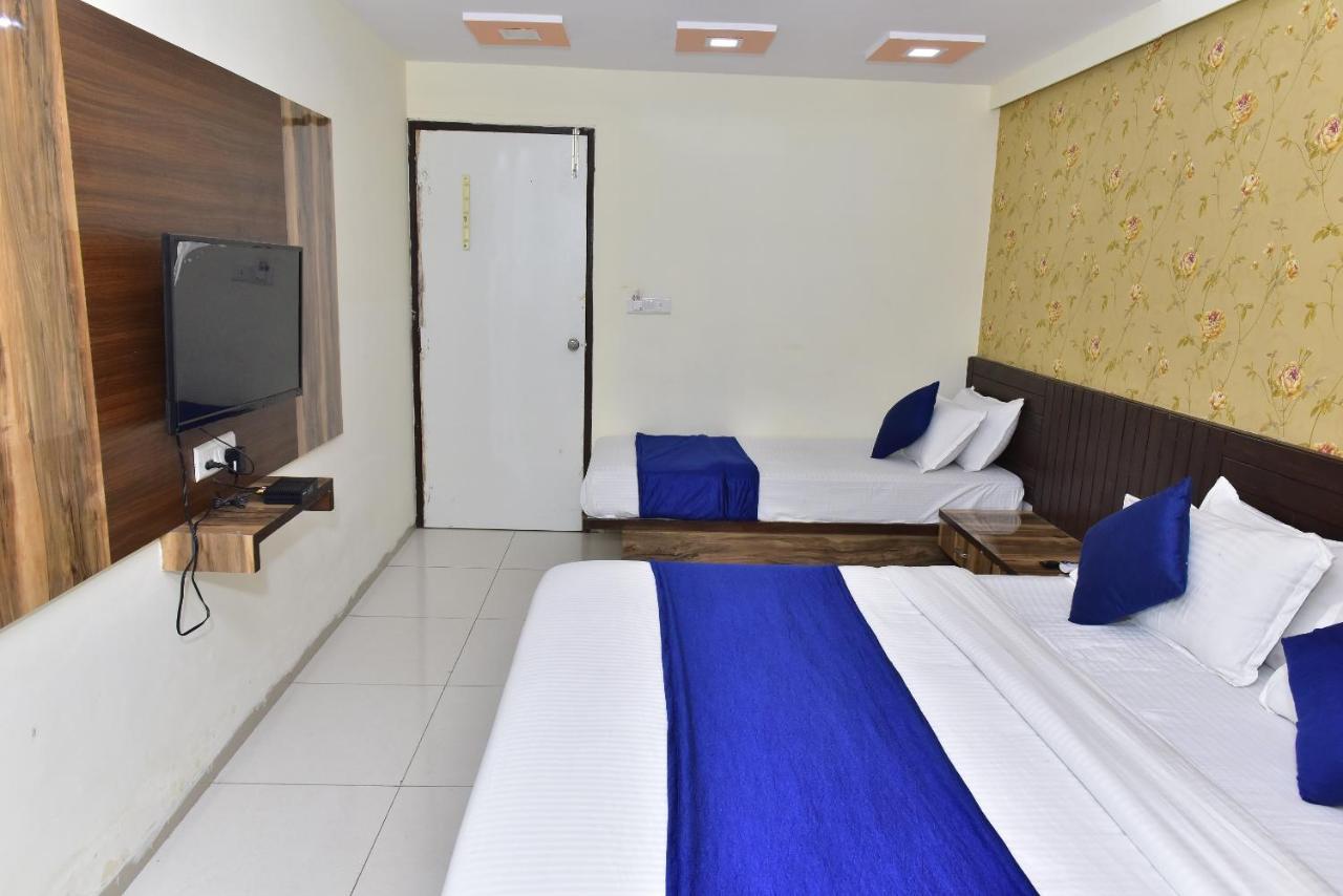 Hotel Lake Palace Ahmedabad Ngoại thất bức ảnh