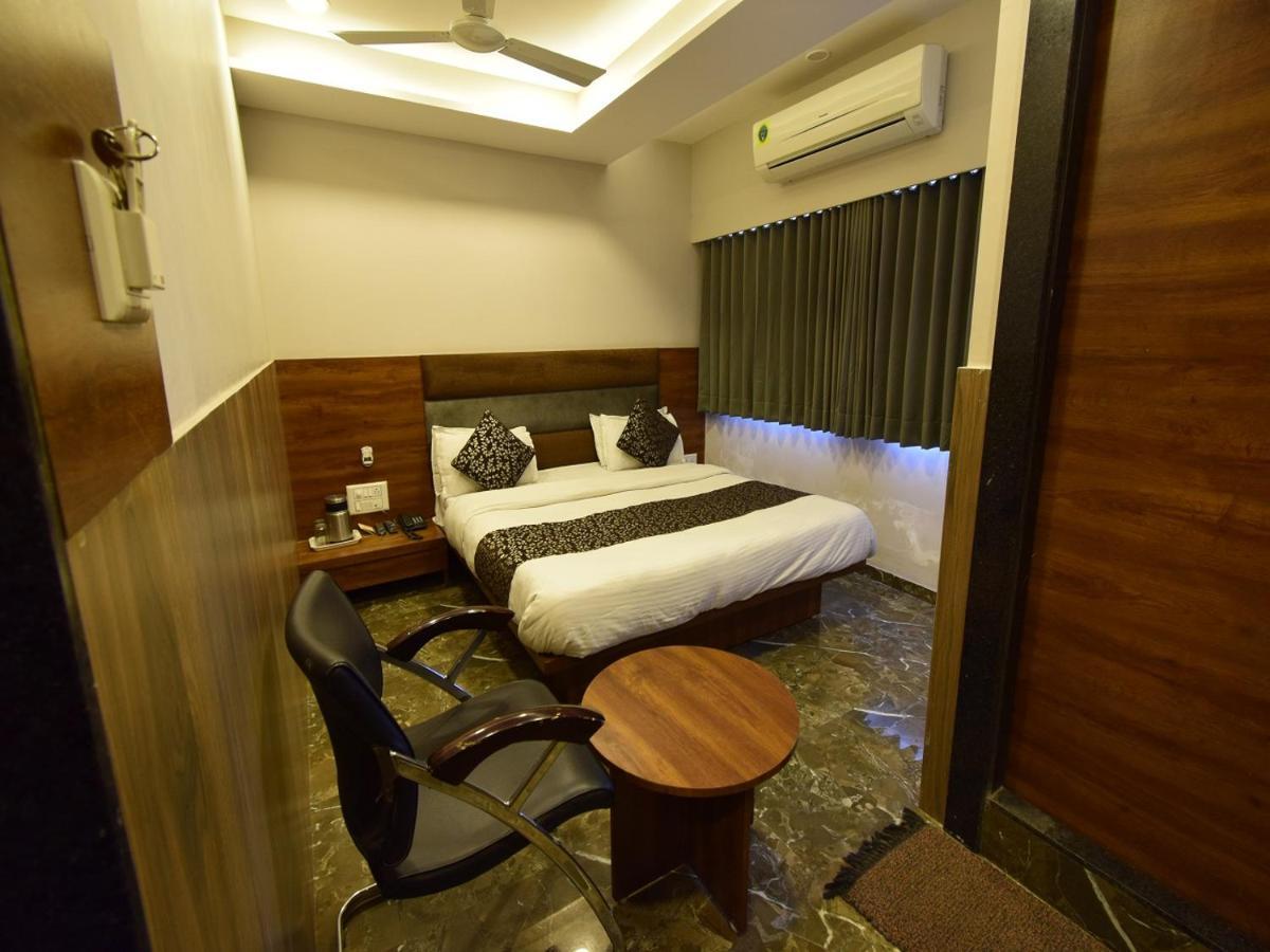 Hotel Lake Palace Ahmedabad Ngoại thất bức ảnh