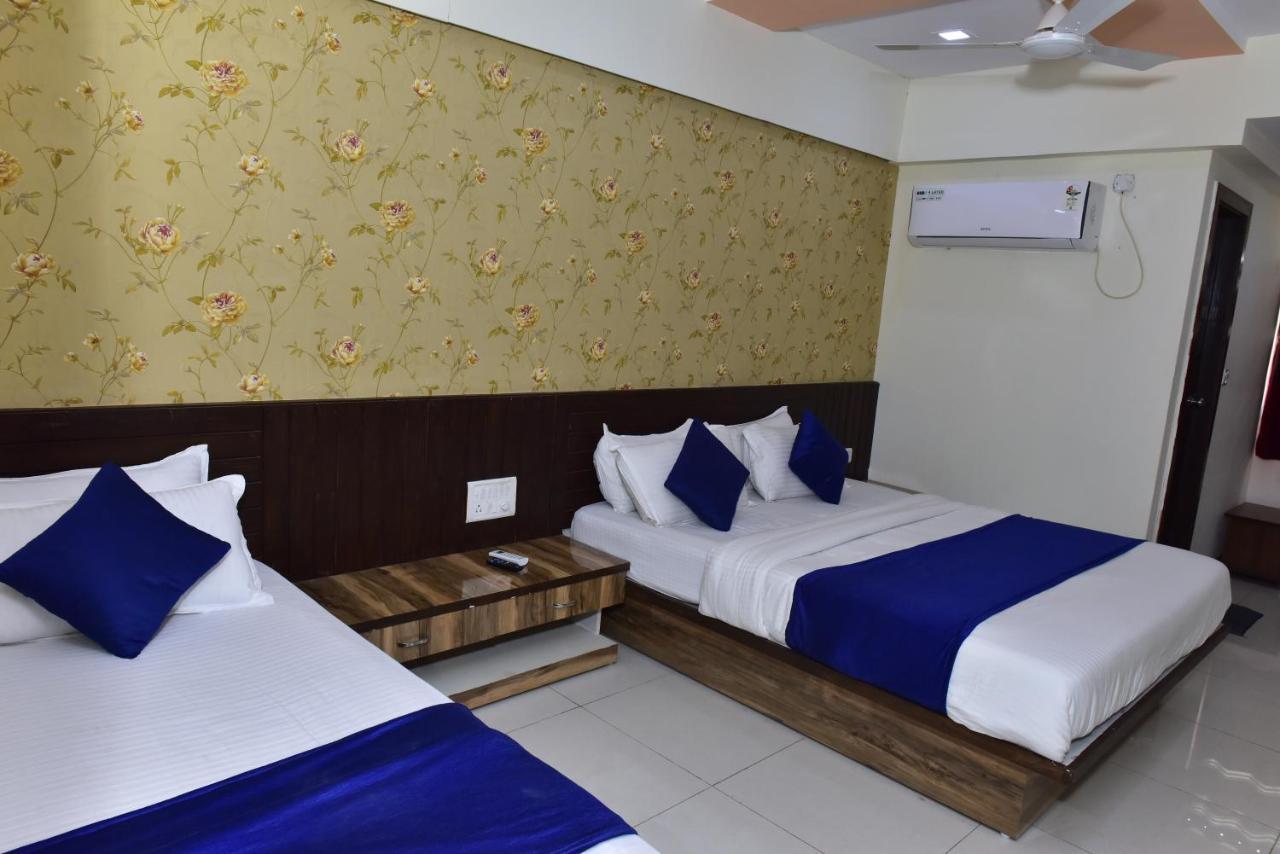 Hotel Lake Palace Ahmedabad Ngoại thất bức ảnh