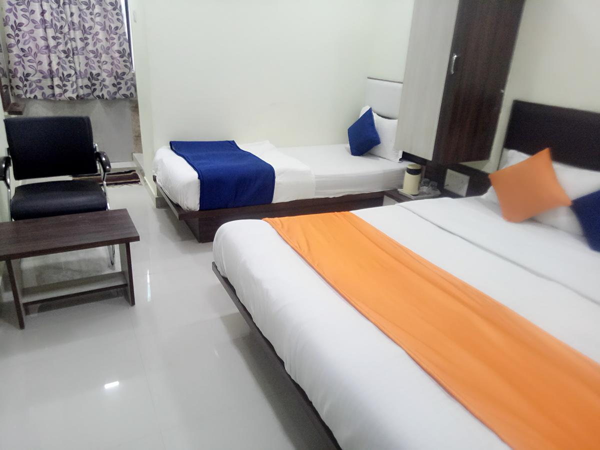 Hotel Lake Palace Ahmedabad Ngoại thất bức ảnh