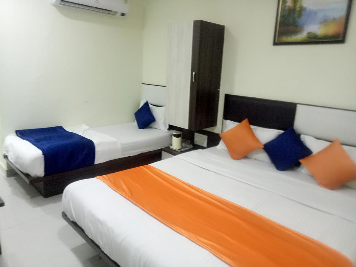 Hotel Lake Palace Ahmedabad Ngoại thất bức ảnh