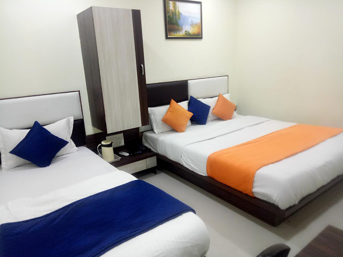 Hotel Lake Palace Ahmedabad Ngoại thất bức ảnh