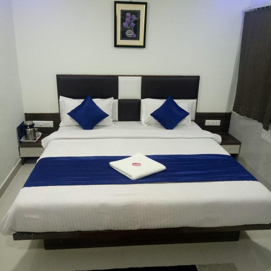 Hotel Lake Palace Ahmedabad Ngoại thất bức ảnh