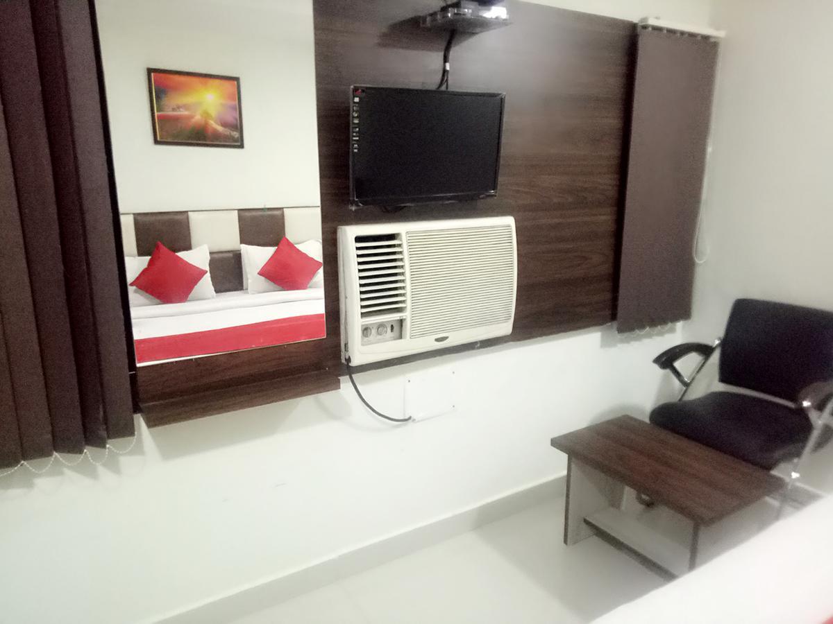 Hotel Lake Palace Ahmedabad Ngoại thất bức ảnh