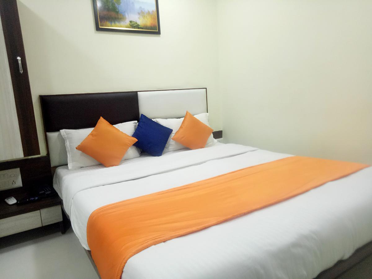Hotel Lake Palace Ahmedabad Ngoại thất bức ảnh