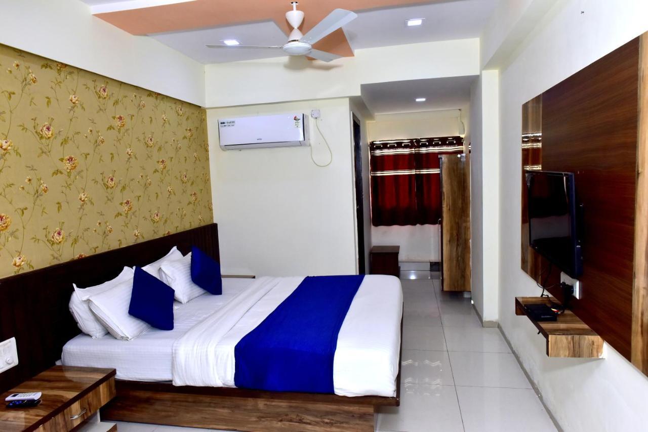 Hotel Lake Palace Ahmedabad Ngoại thất bức ảnh